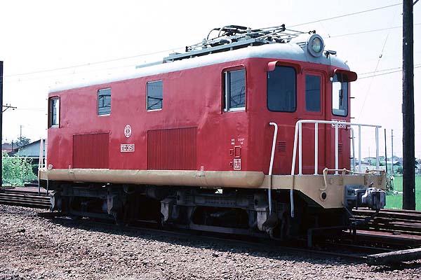 Ŵ ED351