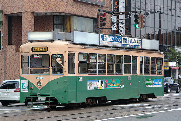 Toyama Chiho Tetsudo (Tram) De 7018