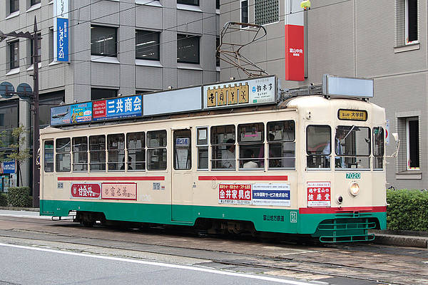 Toyama Chiho Tetsudo (Tram) De 7020