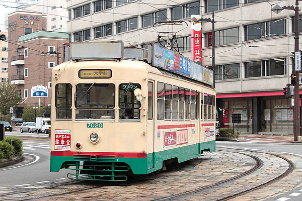 Toyama Chiho Tetsudo (Tram) De 7020