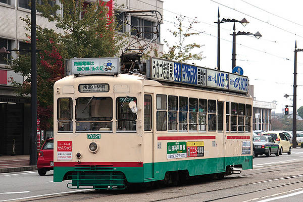 Toyama Chiho Tetsudo (Tram) De 7021