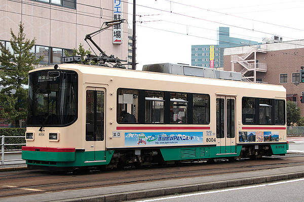 Toyama Chiho Tetsudo (Tram) De 8004