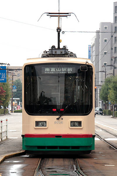 Toyama Chiho Tetsudo (Tram) De 8004