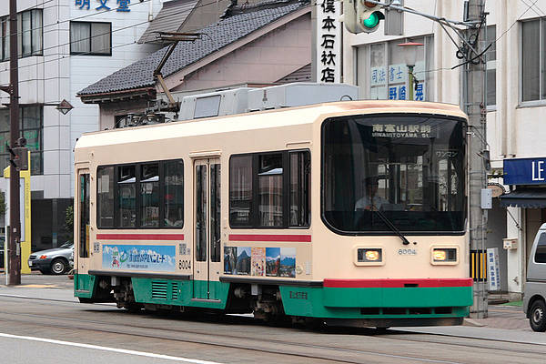 Toyama Chiho Tetsudo (Tram) De 8004